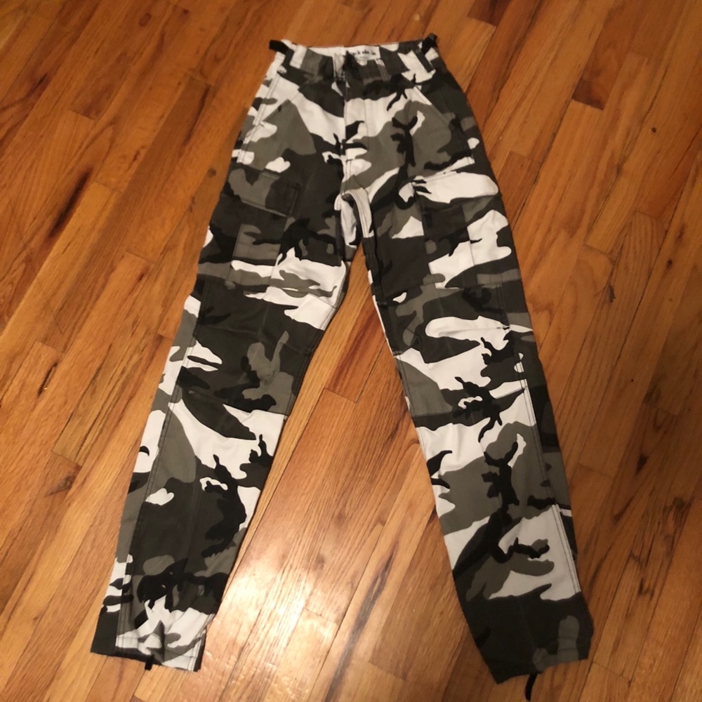 I am Koko la camo cargo pants
